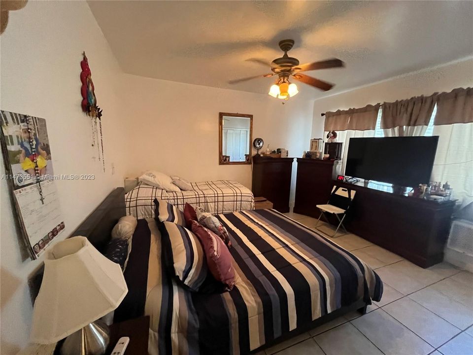 Recently Sold: $235,000 (1 beds, 1 baths, 634 Square Feet)