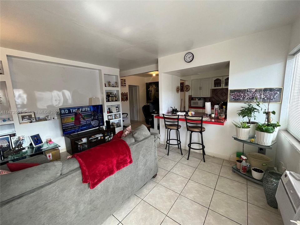 Recently Sold: $235,000 (1 beds, 1 baths, 634 Square Feet)