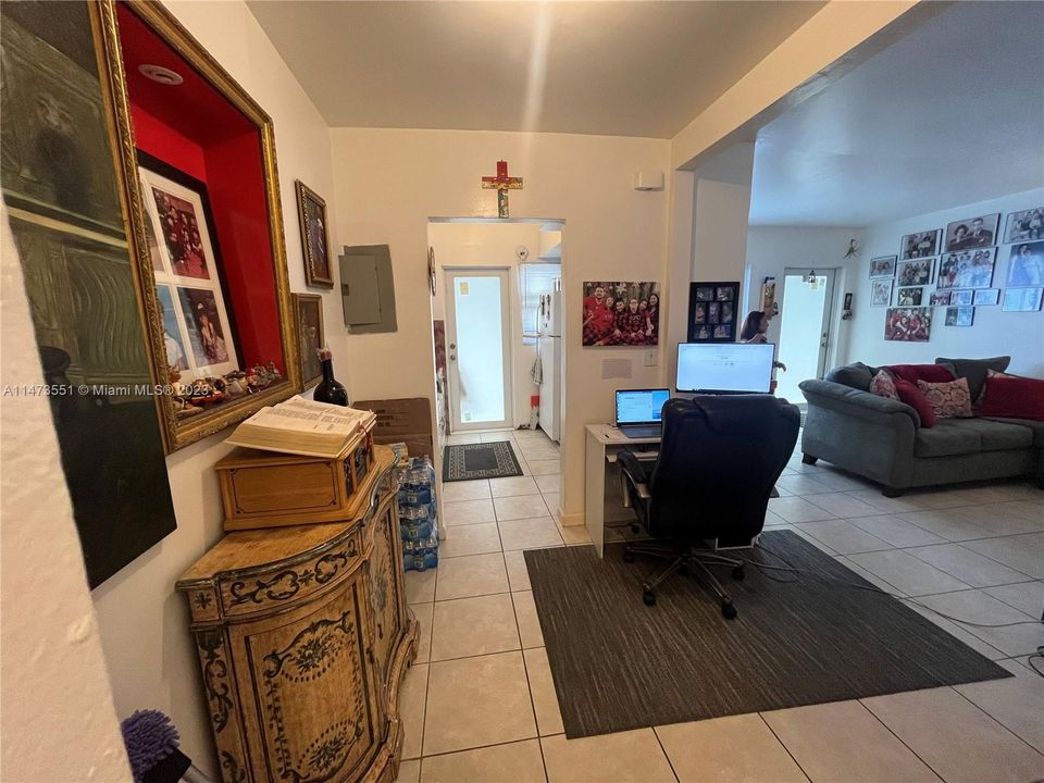 Recently Sold: $235,000 (1 beds, 1 baths, 634 Square Feet)