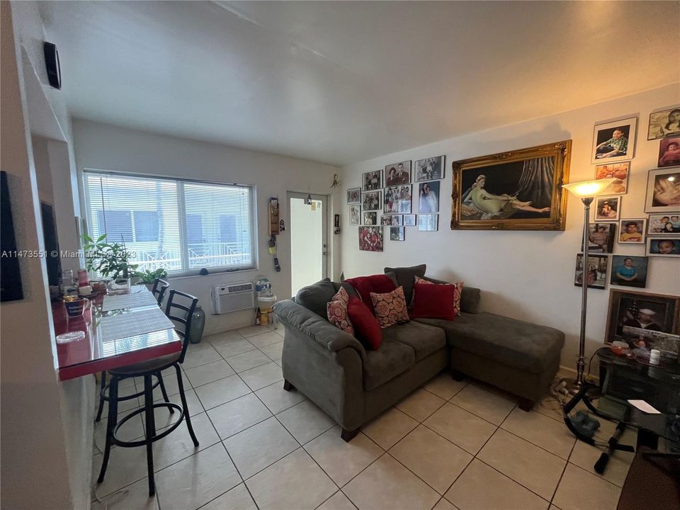 Recently Sold: $235,000 (1 beds, 1 baths, 634 Square Feet)