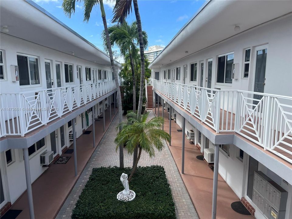 Recently Sold: $235,000 (1 beds, 1 baths, 634 Square Feet)