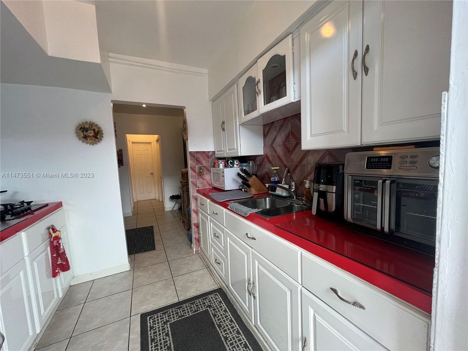 Recently Sold: $235,000 (1 beds, 1 baths, 634 Square Feet)