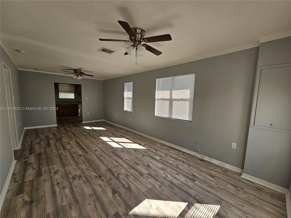 Recently Rented: $1,900 (3 beds, 1 baths, 920 Square Feet)