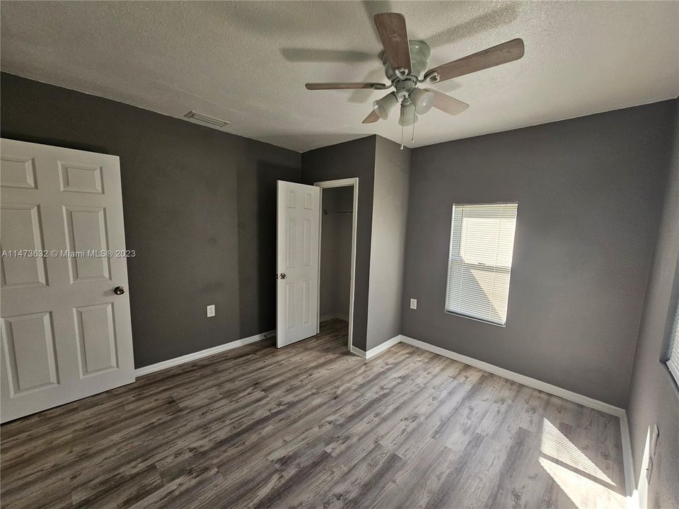 Recently Rented: $1,900 (3 beds, 1 baths, 920 Square Feet)