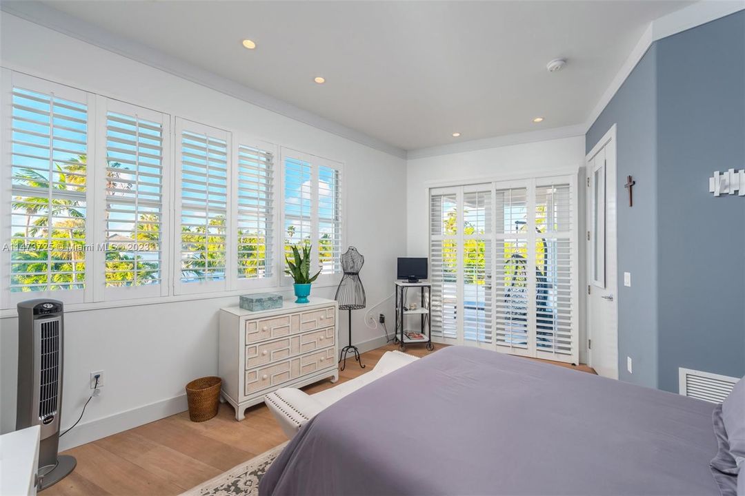 Vendido Recientemente: $6,990,000 (6 camas, 6 baños, 5531 Pies cuadrados)