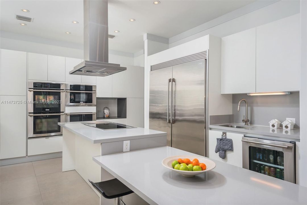 Vendido Recientemente: $6,990,000 (6 camas, 6 baños, 5531 Pies cuadrados)