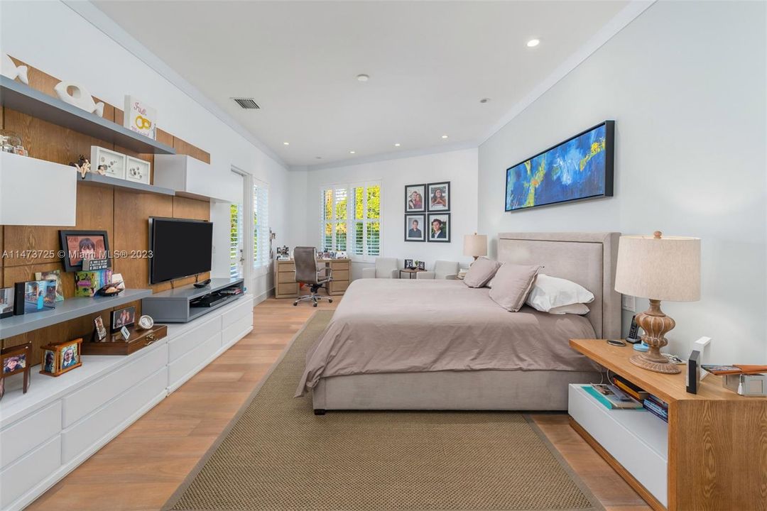 Vendido Recientemente: $6,990,000 (6 camas, 6 baños, 5531 Pies cuadrados)