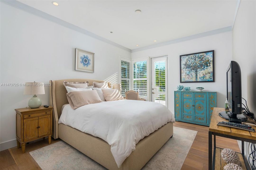 Vendido Recientemente: $6,990,000 (6 camas, 6 baños, 5531 Pies cuadrados)