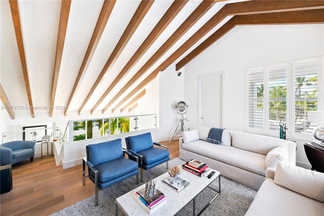 Vendido Recientemente: $6,990,000 (6 camas, 6 baños, 5531 Pies cuadrados)