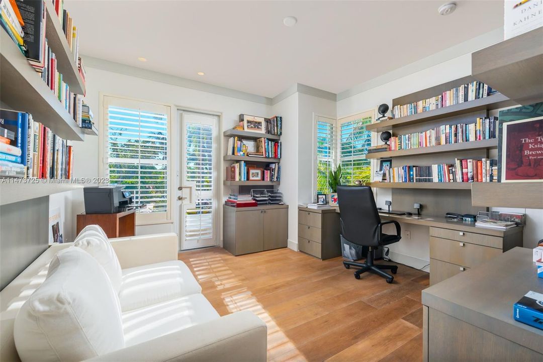 Vendido Recientemente: $6,990,000 (6 camas, 6 baños, 5531 Pies cuadrados)