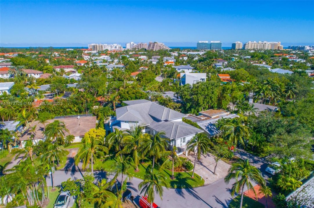 Vendido Recientemente: $6,990,000 (6 camas, 6 baños, 5531 Pies cuadrados)