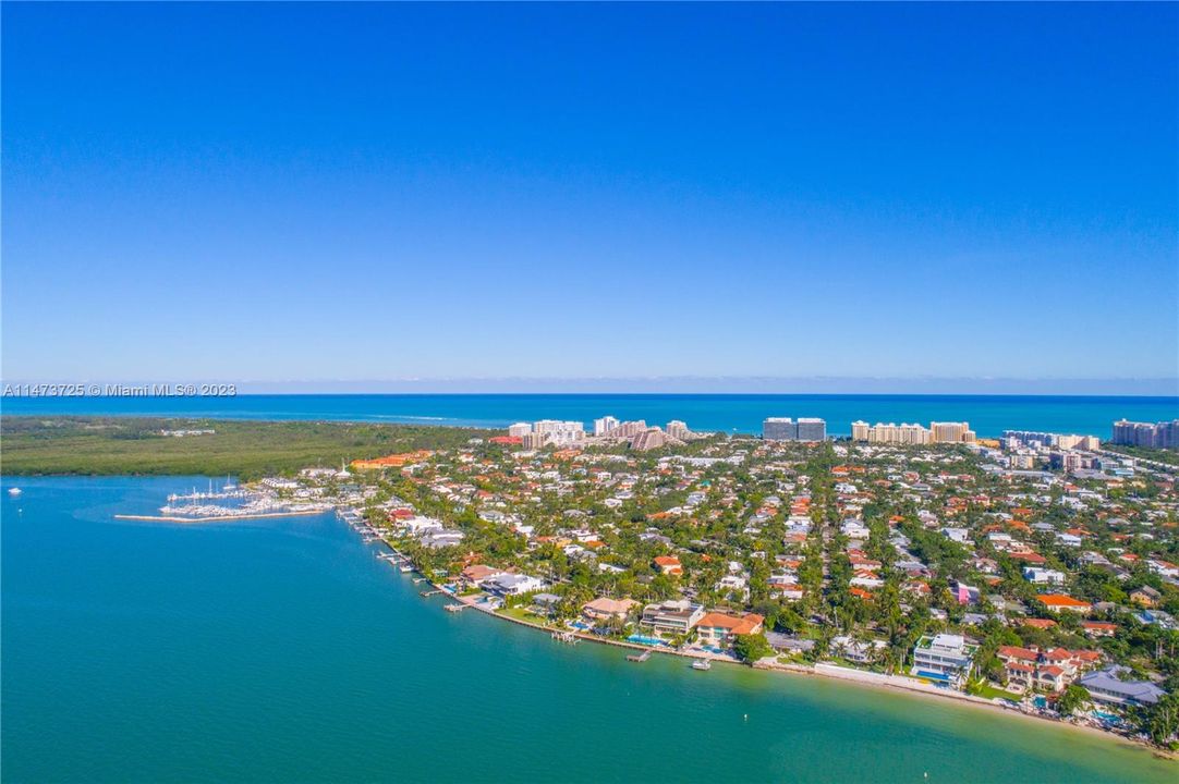 Vendido Recientemente: $6,990,000 (6 camas, 6 baños, 5531 Pies cuadrados)