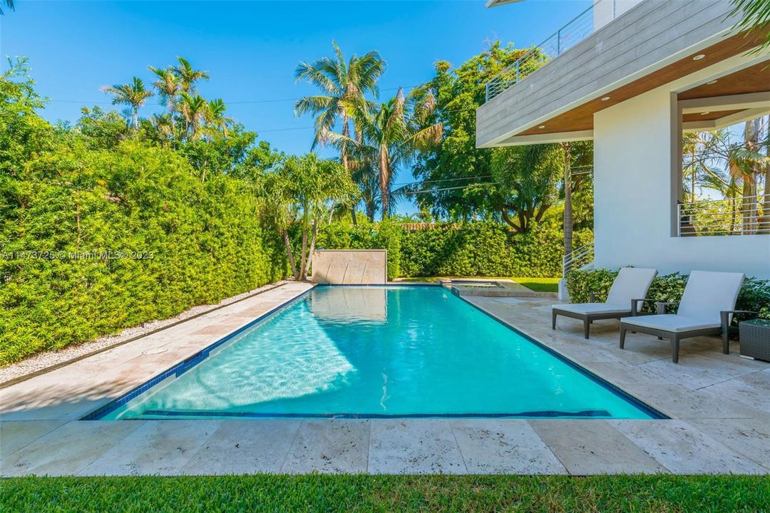 Vendido Recientemente: $6,990,000 (6 camas, 6 baños, 5531 Pies cuadrados)