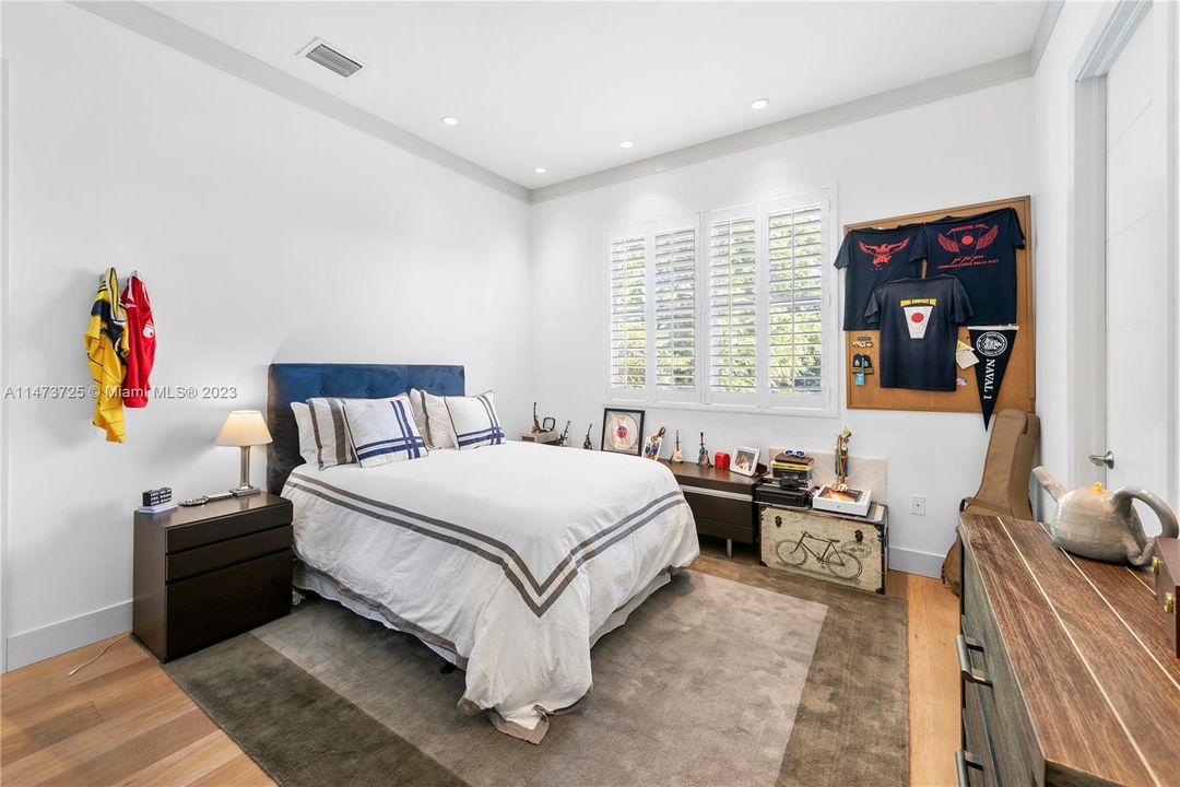 Vendido Recientemente: $6,990,000 (6 camas, 6 baños, 5531 Pies cuadrados)