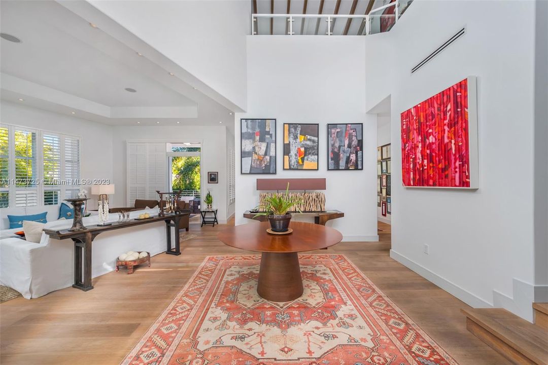 Vendido Recientemente: $6,990,000 (6 camas, 6 baños, 5531 Pies cuadrados)