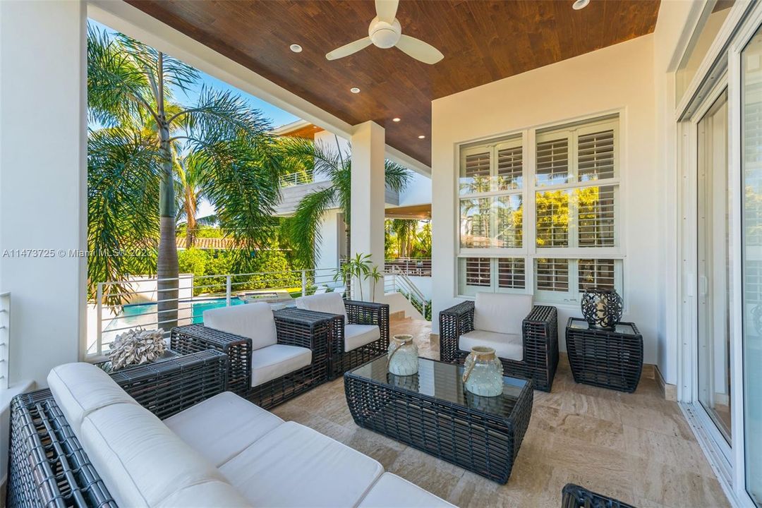 Vendido Recientemente: $6,990,000 (6 camas, 6 baños, 5531 Pies cuadrados)