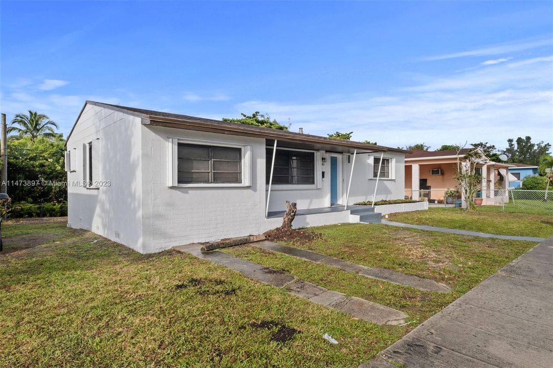 Recently Sold: $435,000 (3 beds, 2 baths, 1095 Square Feet)