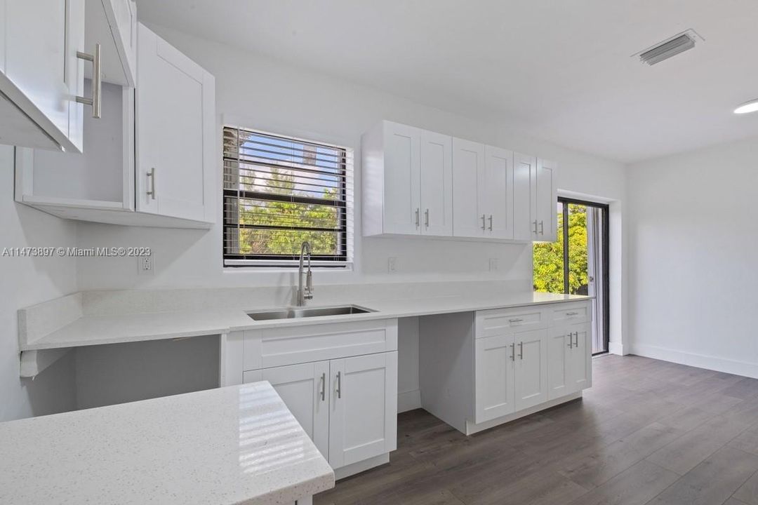 Recently Sold: $435,000 (3 beds, 2 baths, 1095 Square Feet)