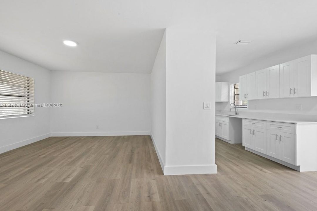 Recently Sold: $435,000 (3 beds, 2 baths, 1095 Square Feet)