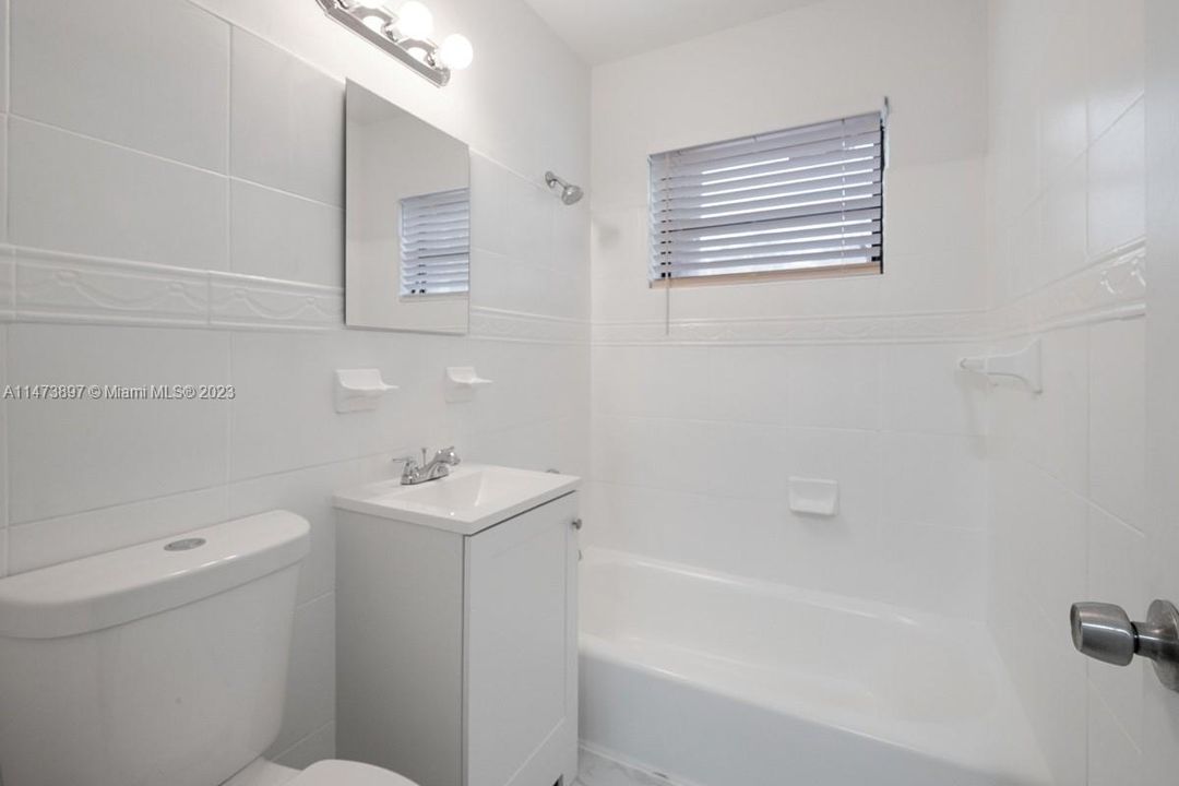 Recently Sold: $435,000 (3 beds, 2 baths, 1095 Square Feet)