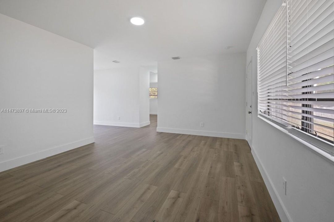 Recently Sold: $435,000 (3 beds, 2 baths, 1095 Square Feet)