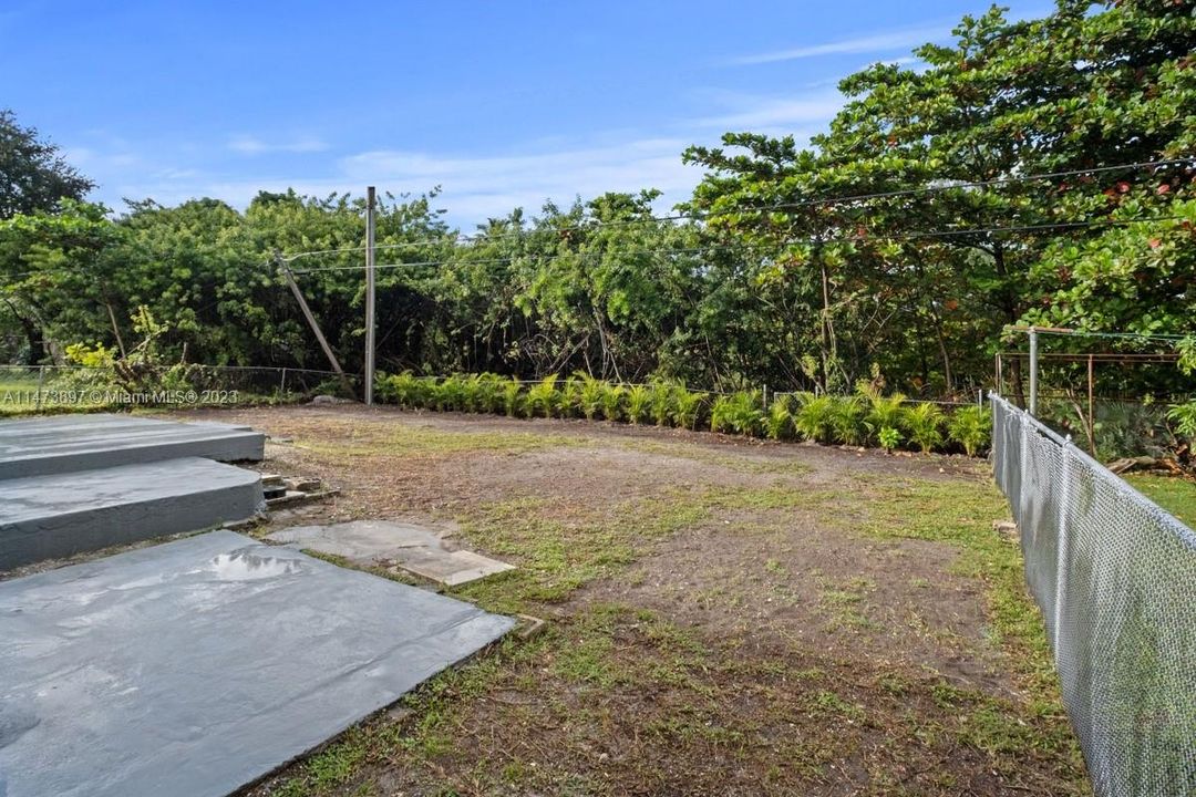 Recently Sold: $435,000 (3 beds, 2 baths, 1095 Square Feet)