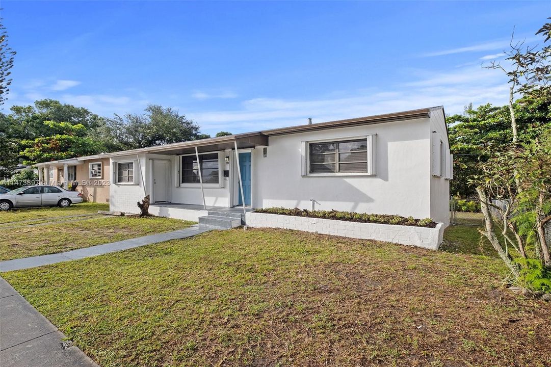 Recently Sold: $435,000 (3 beds, 2 baths, 1095 Square Feet)