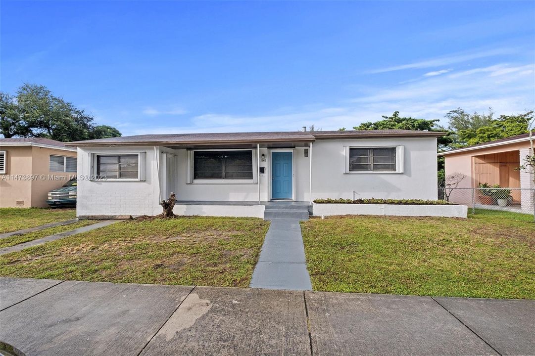 Recently Sold: $435,000 (3 beds, 2 baths, 1095 Square Feet)