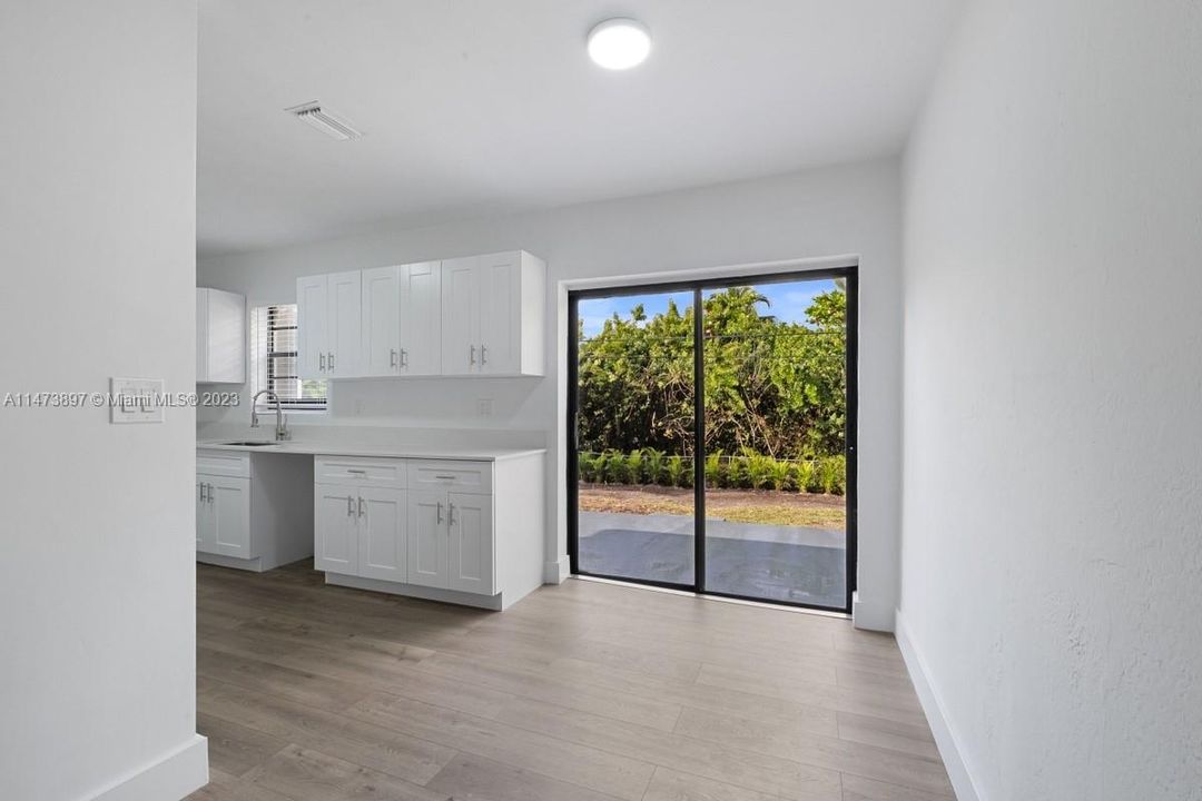 Recently Sold: $435,000 (3 beds, 2 baths, 1095 Square Feet)