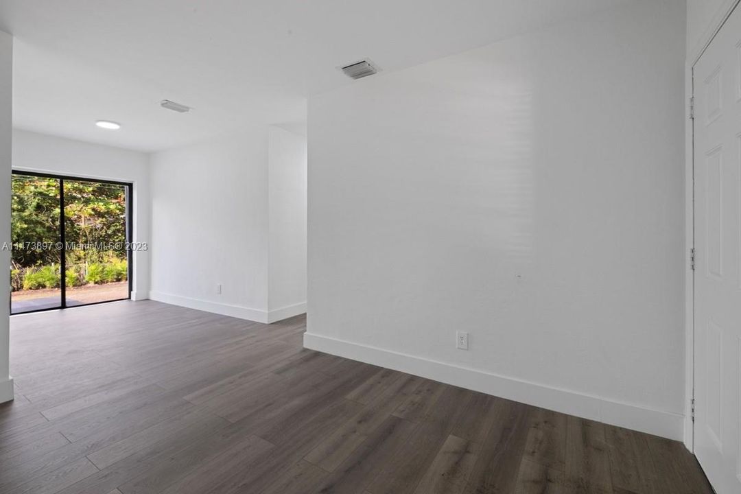 Recently Sold: $435,000 (3 beds, 2 baths, 1095 Square Feet)