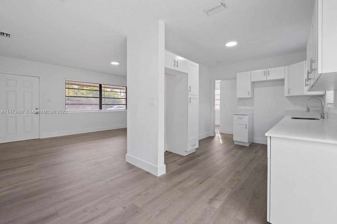 Recently Sold: $435,000 (3 beds, 2 baths, 1095 Square Feet)