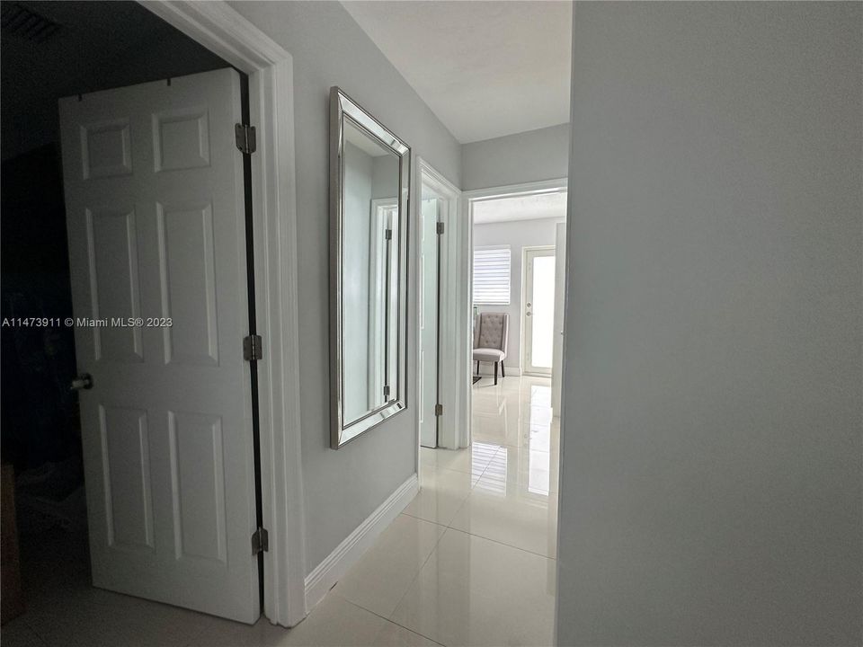 Recently Sold: $800,000 (4 beds, 3 baths, 1600 Square Feet)