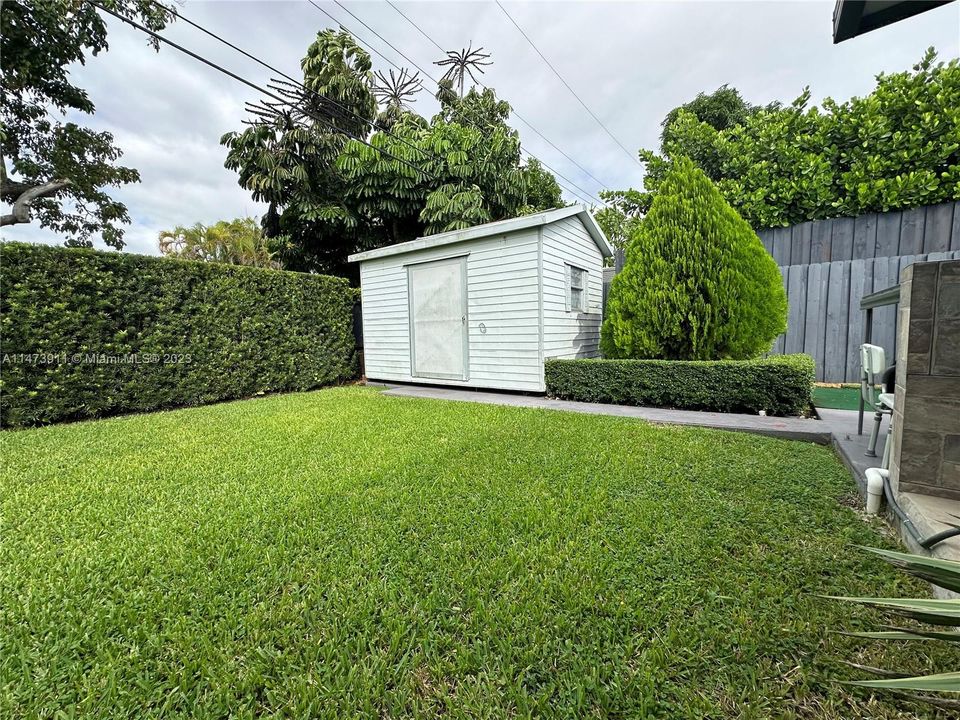 Recently Sold: $800,000 (4 beds, 3 baths, 1600 Square Feet)