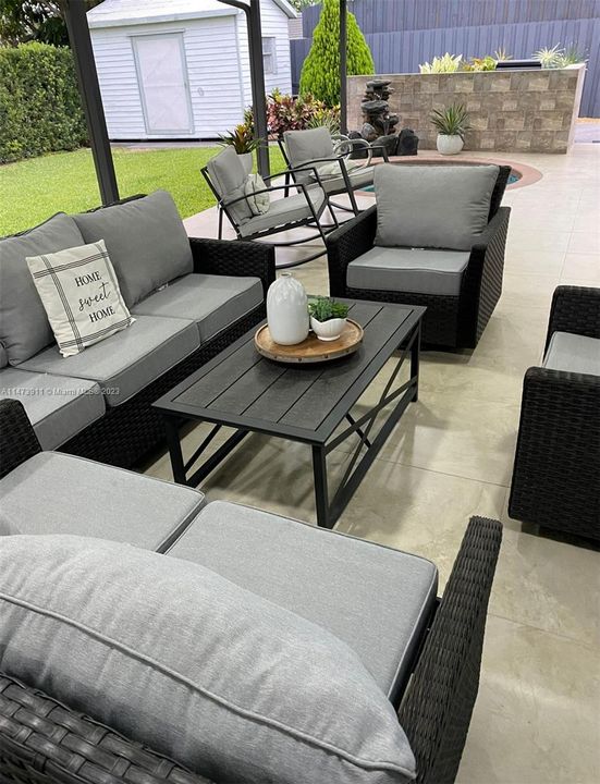 Recently Sold: $800,000 (4 beds, 3 baths, 1600 Square Feet)