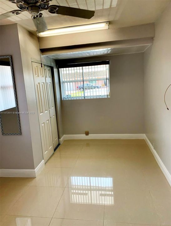 Recently Sold: $800,000 (4 beds, 3 baths, 1600 Square Feet)