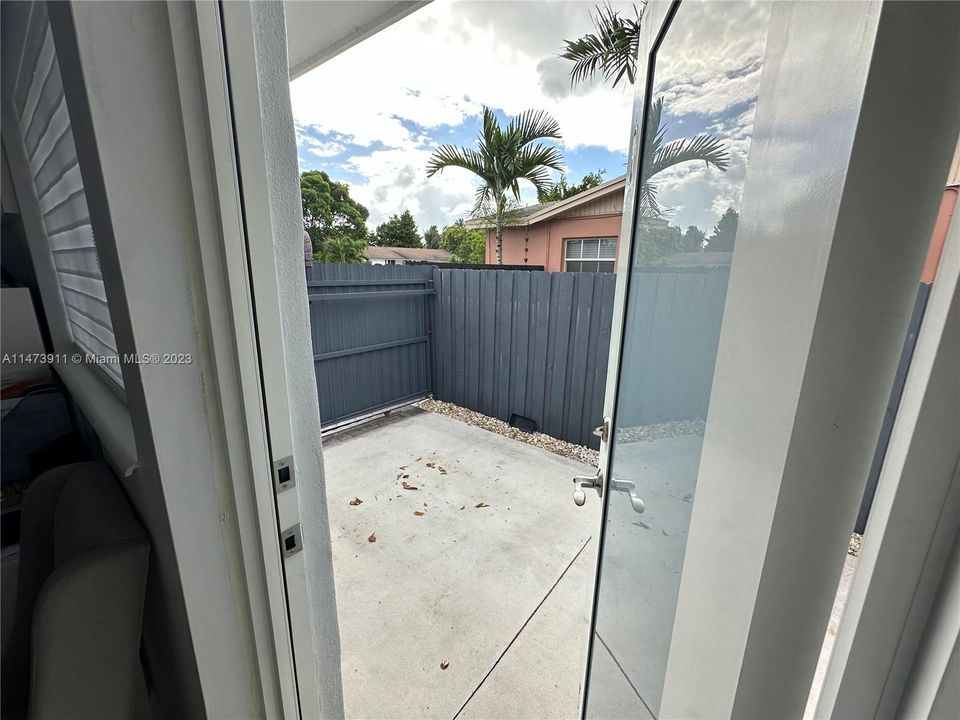 Recently Sold: $800,000 (4 beds, 3 baths, 1600 Square Feet)