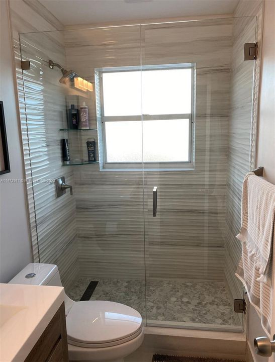 Recently Sold: $800,000 (4 beds, 3 baths, 1600 Square Feet)