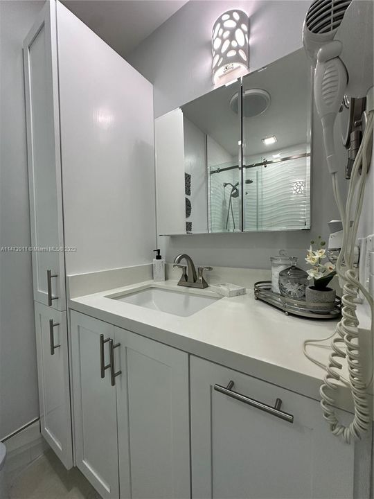 Recently Sold: $800,000 (4 beds, 3 baths, 1600 Square Feet)