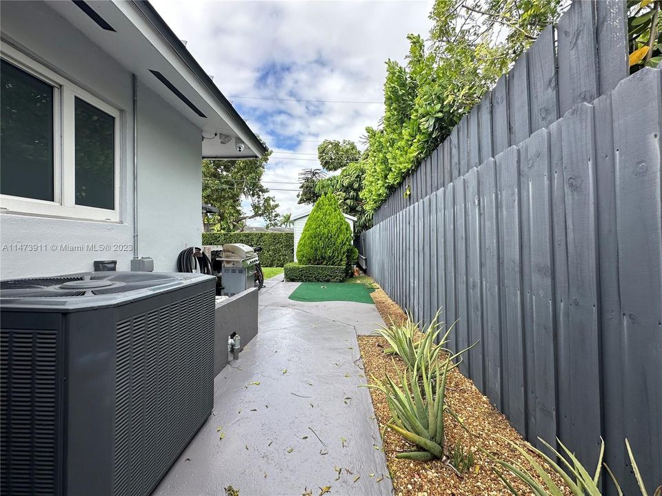 Recently Sold: $800,000 (4 beds, 3 baths, 1600 Square Feet)