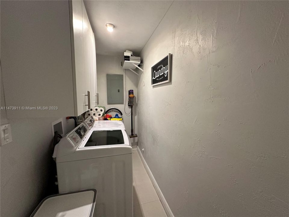 Recently Sold: $800,000 (4 beds, 3 baths, 1600 Square Feet)