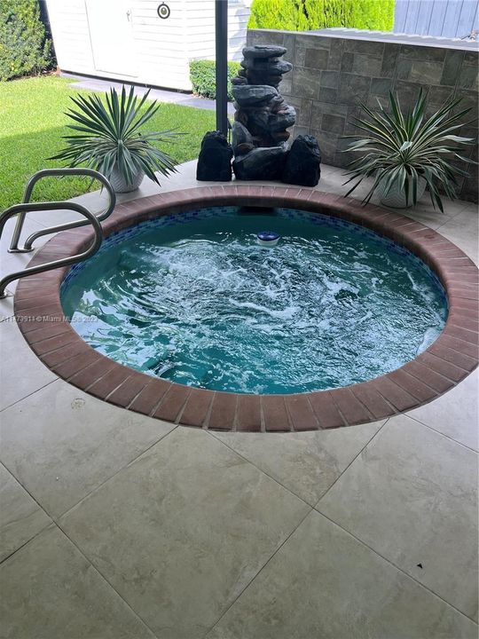 Recently Sold: $800,000 (4 beds, 3 baths, 1600 Square Feet)