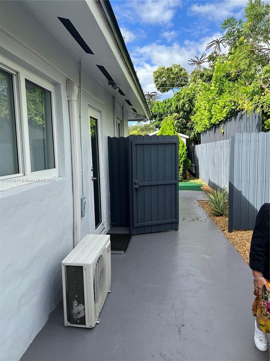 Recently Sold: $800,000 (4 beds, 3 baths, 1600 Square Feet)