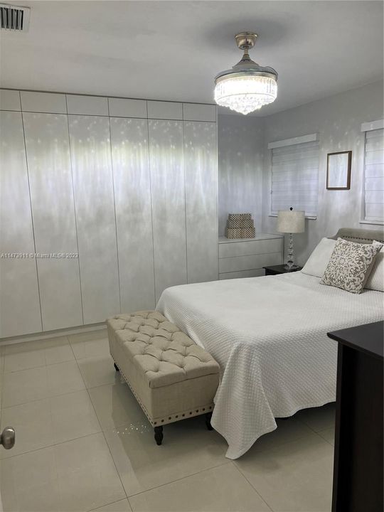 Recently Sold: $800,000 (4 beds, 3 baths, 1600 Square Feet)