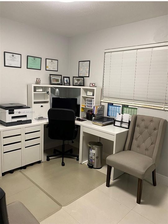 Recently Sold: $800,000 (4 beds, 3 baths, 1600 Square Feet)