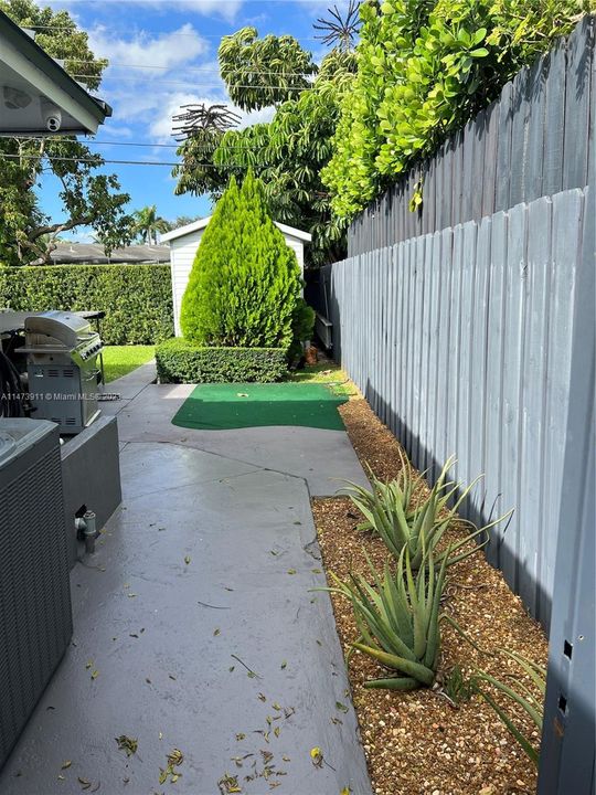 Recently Sold: $800,000 (4 beds, 3 baths, 1600 Square Feet)