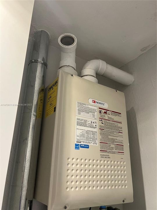 Recently Sold: $800,000 (4 beds, 3 baths, 1600 Square Feet)