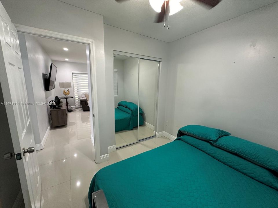 Recently Sold: $800,000 (4 beds, 3 baths, 1600 Square Feet)