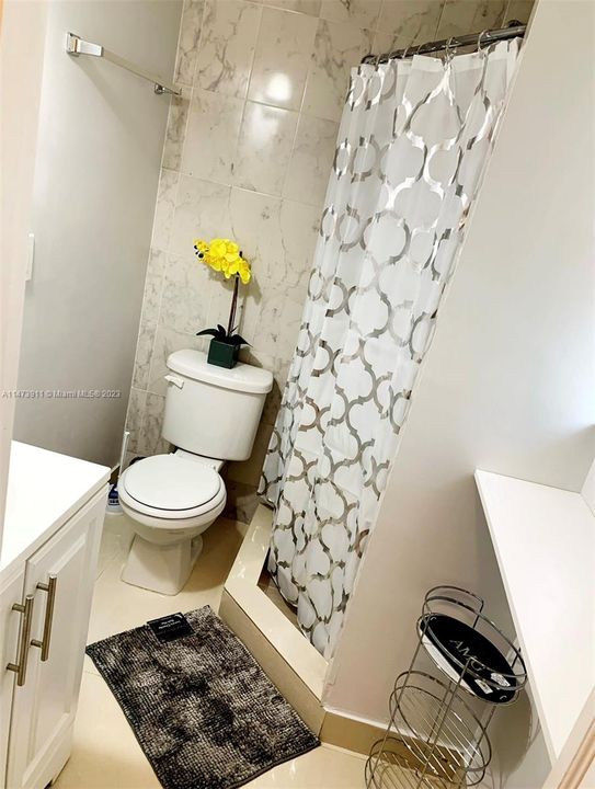 Recently Sold: $800,000 (4 beds, 3 baths, 1600 Square Feet)