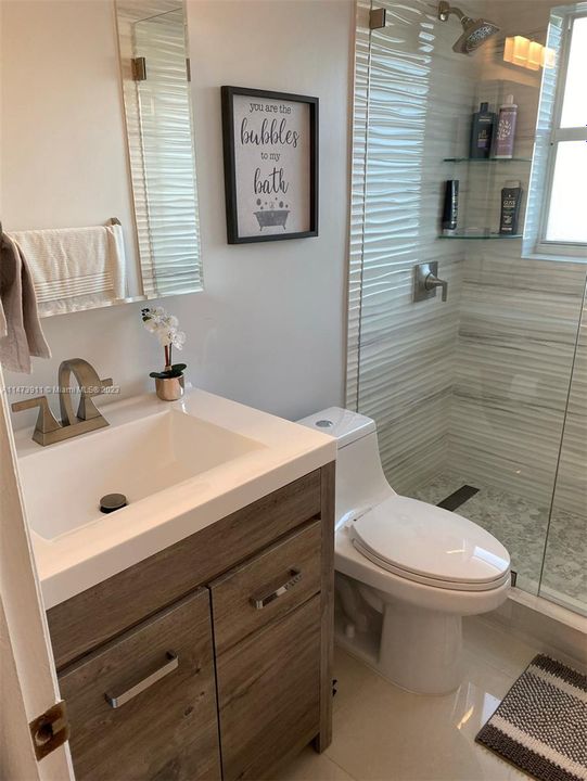 Recently Sold: $800,000 (4 beds, 3 baths, 1600 Square Feet)