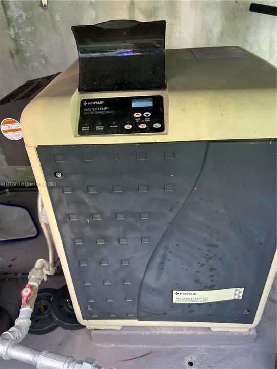 Recently Sold: $800,000 (4 beds, 3 baths, 1600 Square Feet)